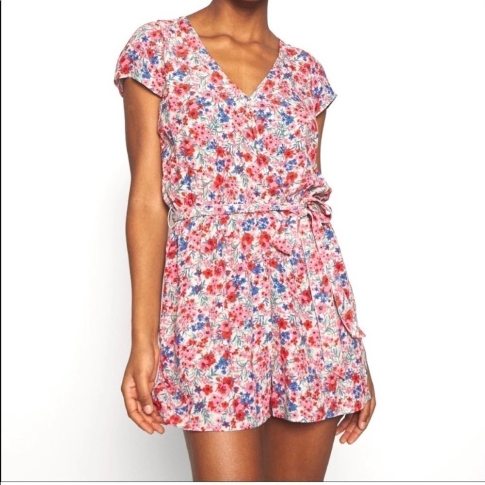 American Eagle boho floral flirty festival cut out romper shorts Size Small